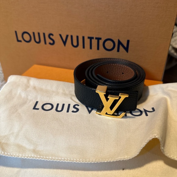 LV Initials Reversible Belt - Picture 4 of 9